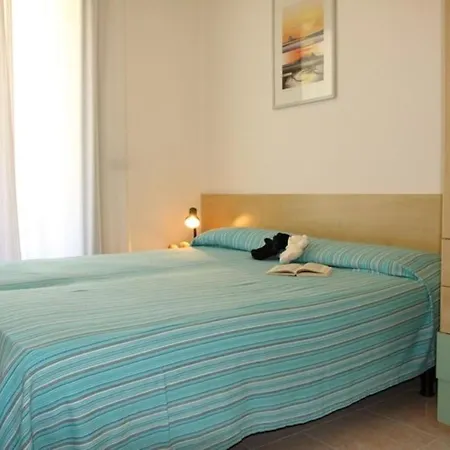 Flat With A Lovely Poolside Garden With Bbq Apartamento Bibione