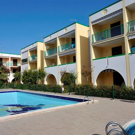 Apartamento Flat With A Lovely Poolside Garden With Bbq *