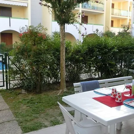Cozy Poolside Garden Flat In A Peaceful Διαμέρισμα